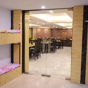 https://sk-crown-park-naraina.top-gurgaonhotels.com